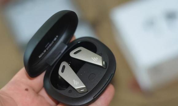 i12藍牙耳機全面解析 高性價比、媲美AirPods，雙11游戲耳機選購指南